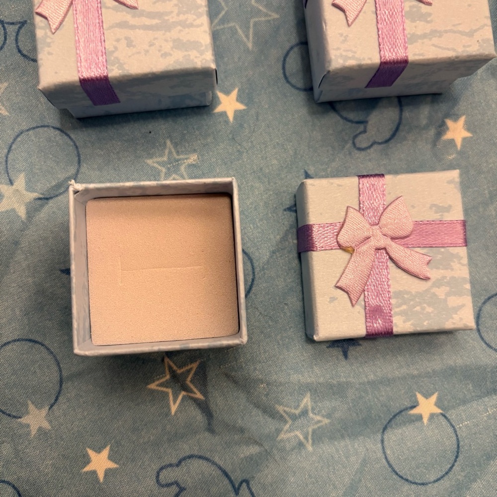 Set of 6 Light Blue Gift Boxes with Purple Ribbon and white velvet insert - Picture 2 of 7